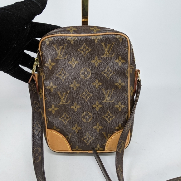 Louis Vuitton Danube Handbag Monogram Canvas - Picture 2 of 10